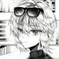 黄地绿龙纹菊瓣盘